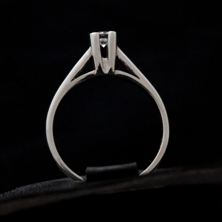 white gold ring with cubic zirconia stone