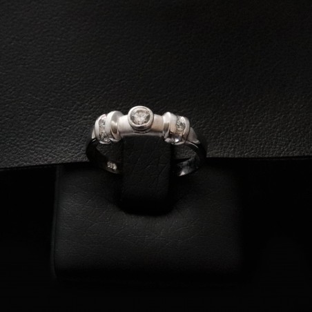 white gold ring with cubic zirconia