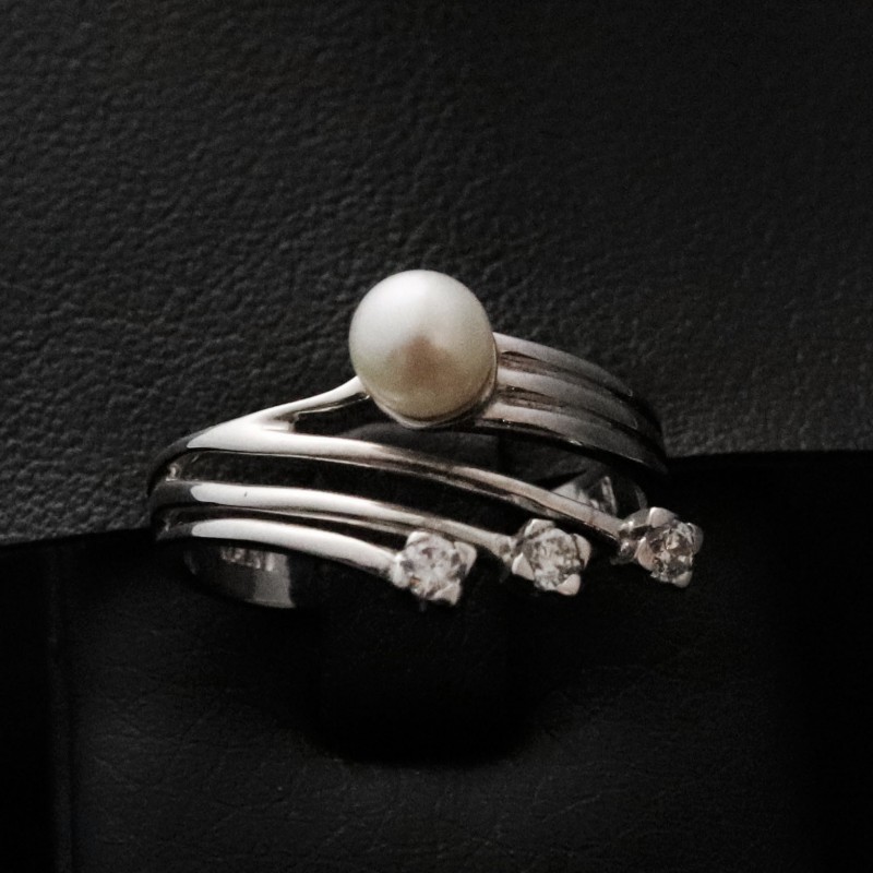 white gold ring with pearl and cubic zirconia stones