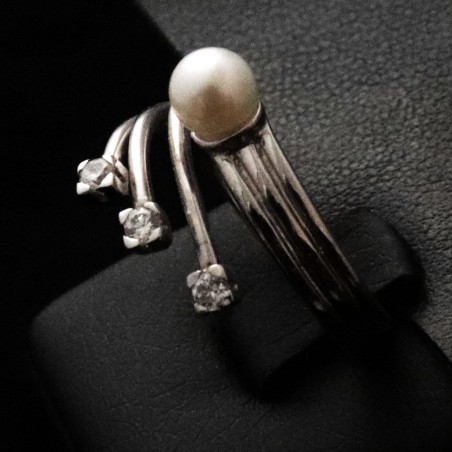 δαχτυλιδι λευκοχρυσο με πετρα απο μαργαριταρι και ζιργκον