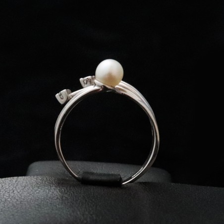 δαχτυλιδι λευκοχρυσο με πετρα απο μαργαριταρι και ζιργκον