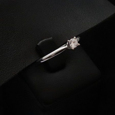 single stone ring with cubic zirconia stone