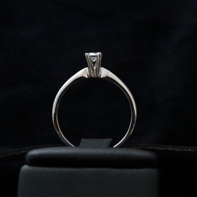 single stone ring with cubic zirconia stone