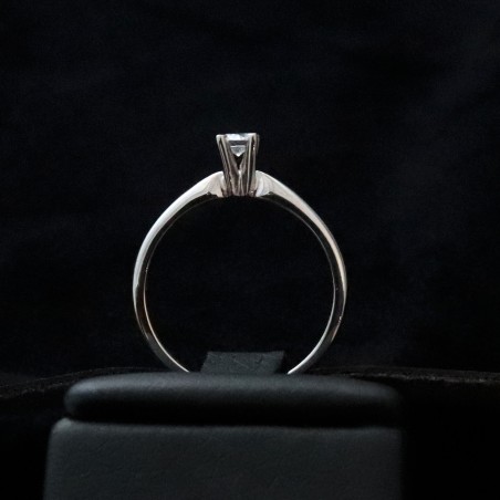 single stone ring with cubic zirconia stone