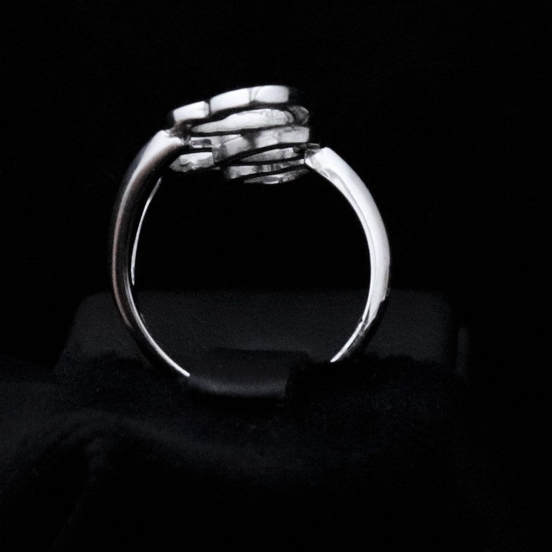 λευκοχρυσο δαχτυλιδι με καρδιες