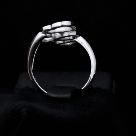 λευκοχρυσο δαχτυλιδι με καρδιες