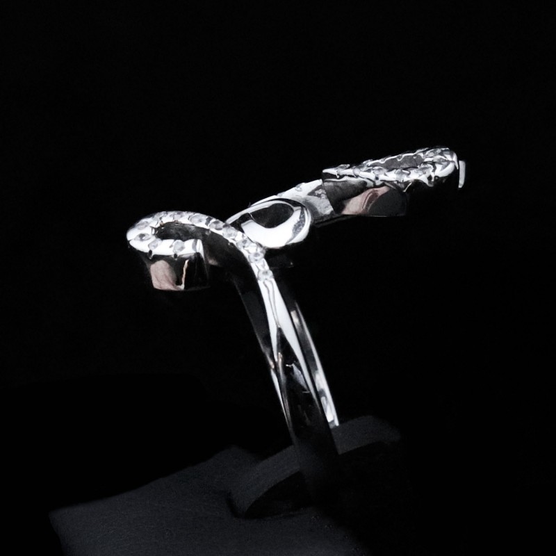 λευκοχρυσο δαχτυλιδι με σχεδιο