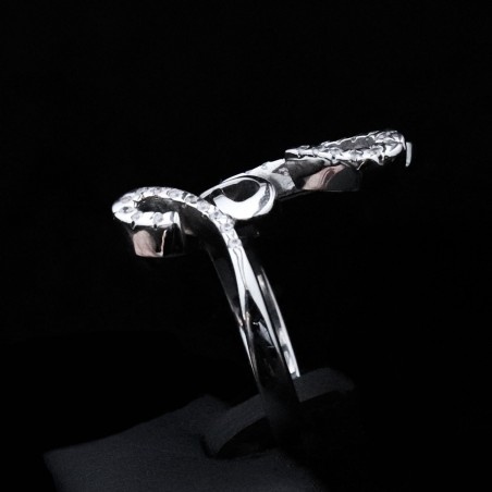 λευκοχρυσο δαχτυλιδι με σχεδιο