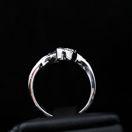 λευκοχρυσο δαχτυλιδι με σχεδιο