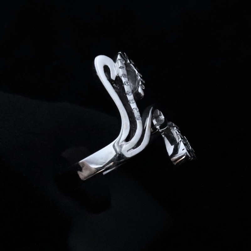 λευκοχρυσο δαχτυλιδι με σχεδιο