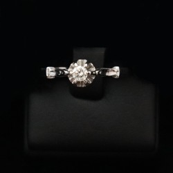 White gold monolith with brilliance