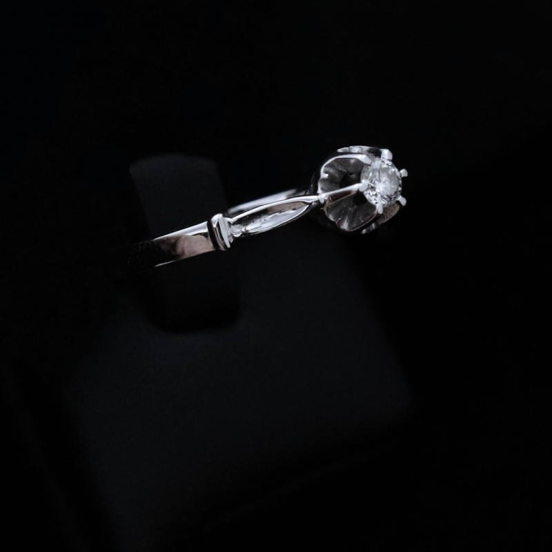 Λευκοχρυσο μονοπετρο με μπριγιαν