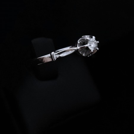 Λευκοχρυσο μονοπετρο με μπριγιαν