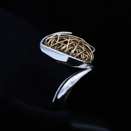 Λευκοχρυσο δαχτυλιδι με οβαλ χρυσο σχεδιο