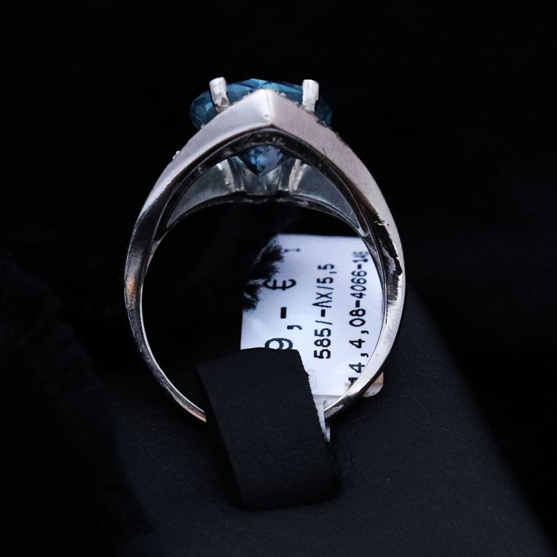 white gold ring with aquamarine stone