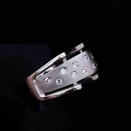 white gold ring with cubic zirconia stones
