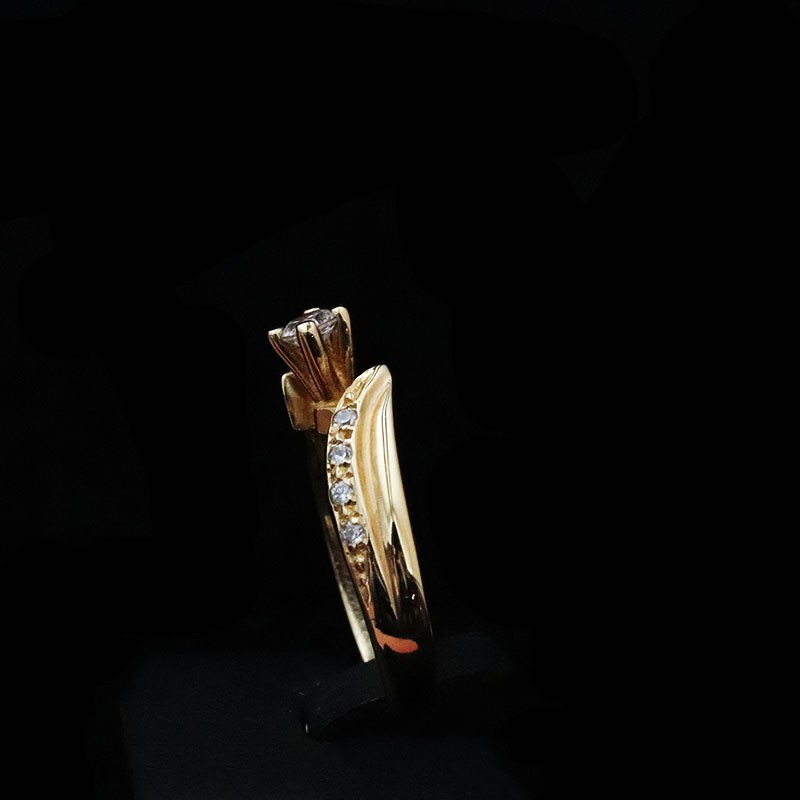 gold ring with cubic zirconia stones