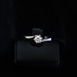 single stone ring with cubic zirconia stone