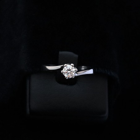 single stone ring with cubic zirconia stone