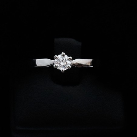 single stone ring with cubic zirconia stone
