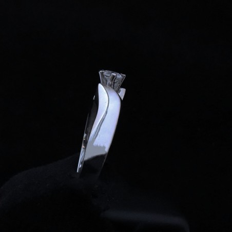 single stone ring with cubic zirconia stone