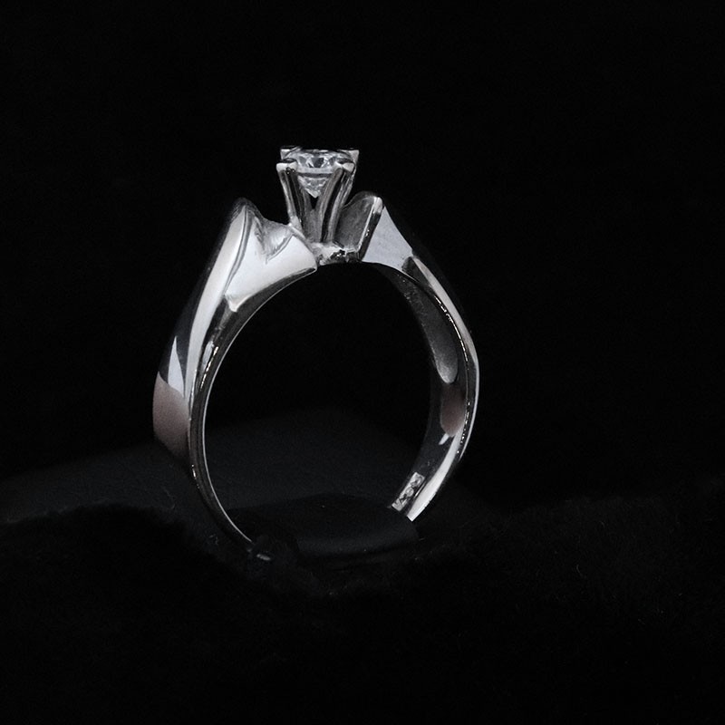 single stone ring with cubic zirconia stone