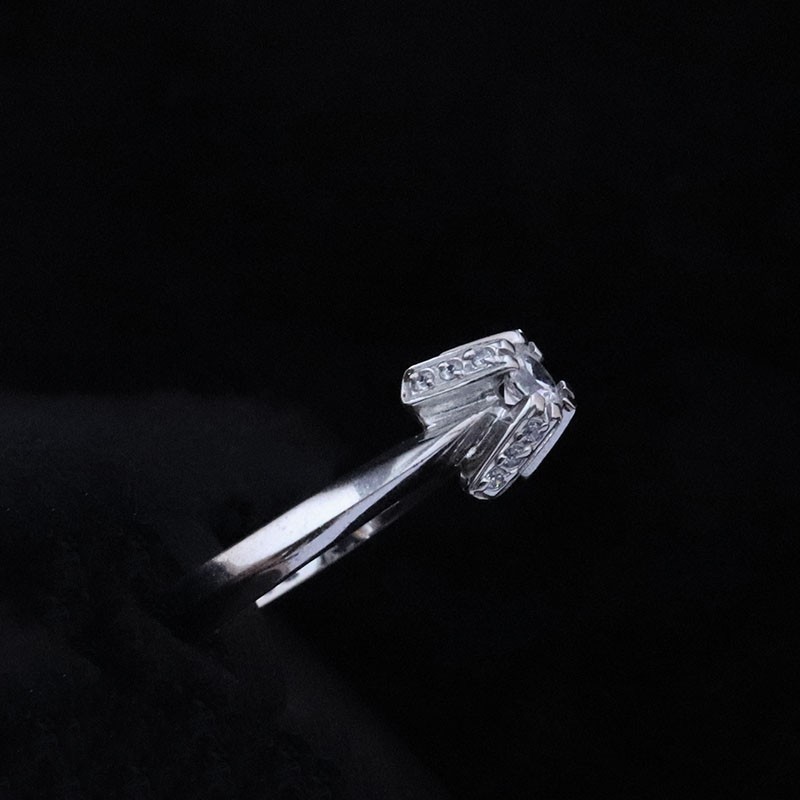 single stone ring with cubic zirconia stone