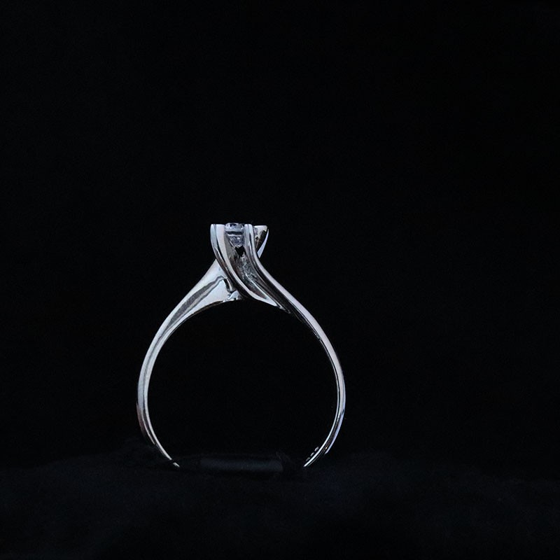 single stone ring with cubic zirconia stone