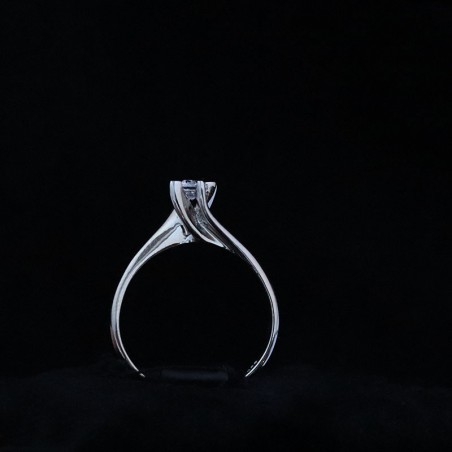 single stone ring with cubic zirconia stone