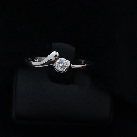 white gold ring with cubic zirconia stone
