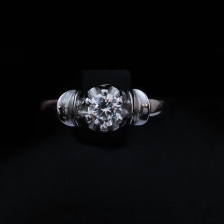 white gold ring with cubic zirconia stone