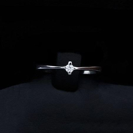 white gold ring with cubic zirconia stone