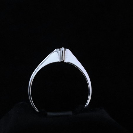 white gold ring with cubic zirconia stone