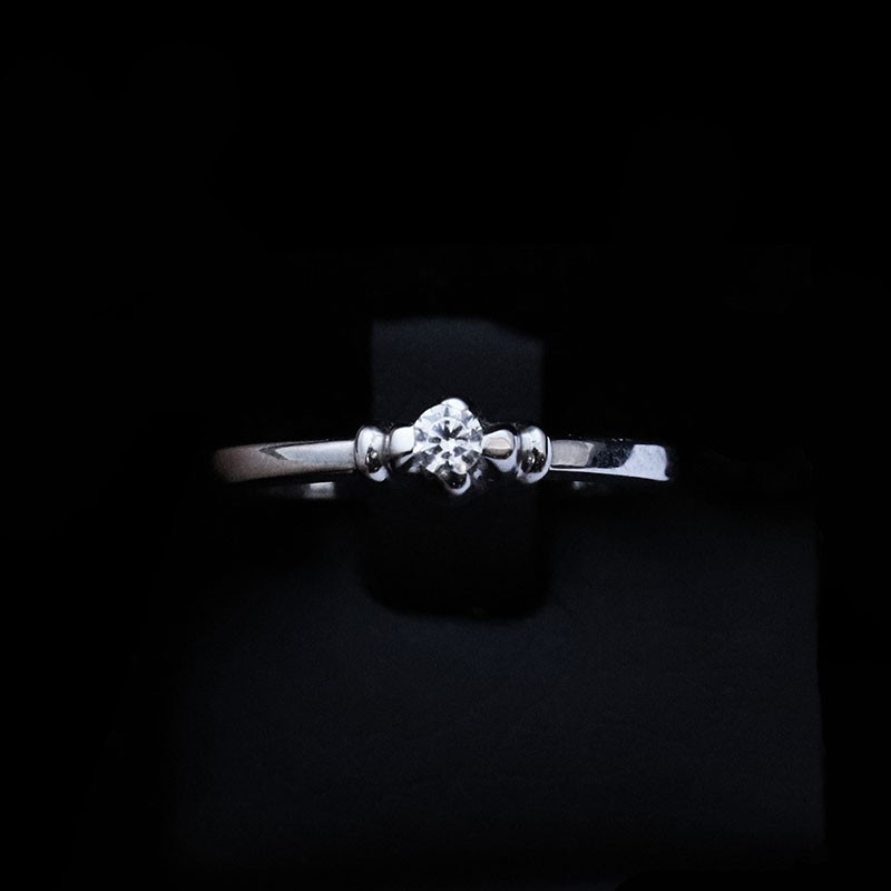 White gold ring with cubic zirconia stone