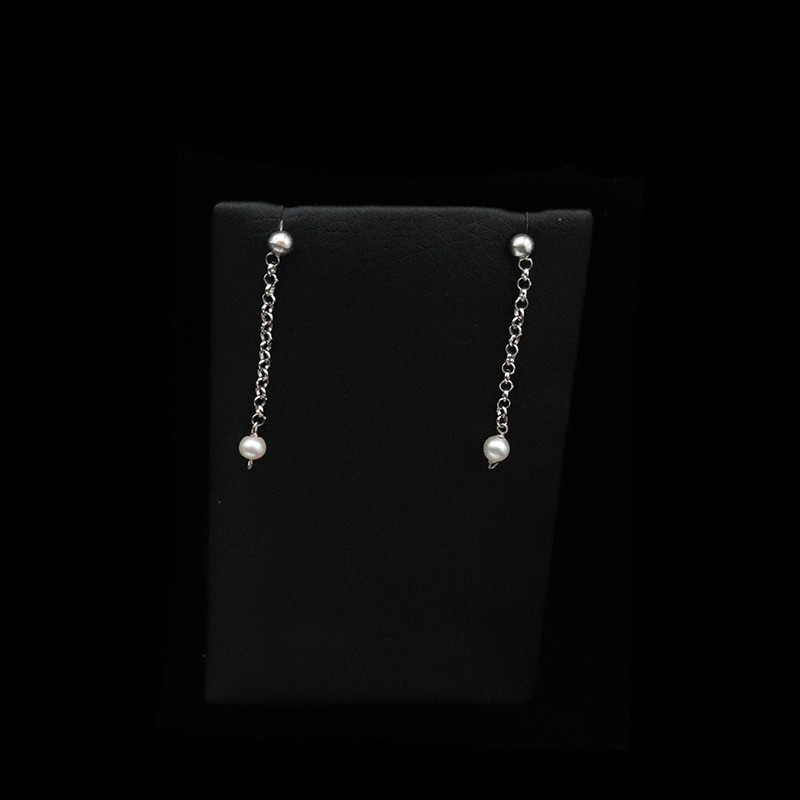 dangling earrings with pearls
