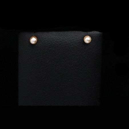 gold earrings with pearl