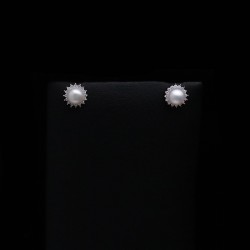 white gold earrings with pearls