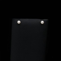 gold earrings with pearl