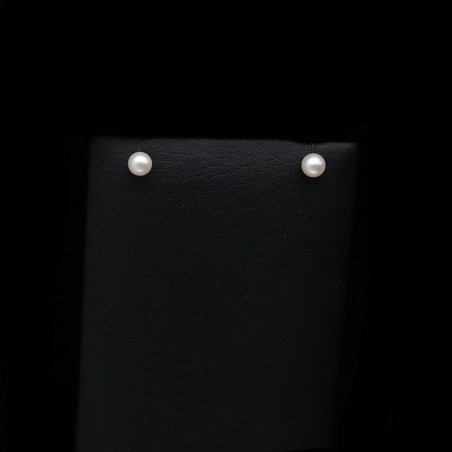 gold earrings with pearl