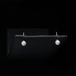 gold earrings with pearl 2