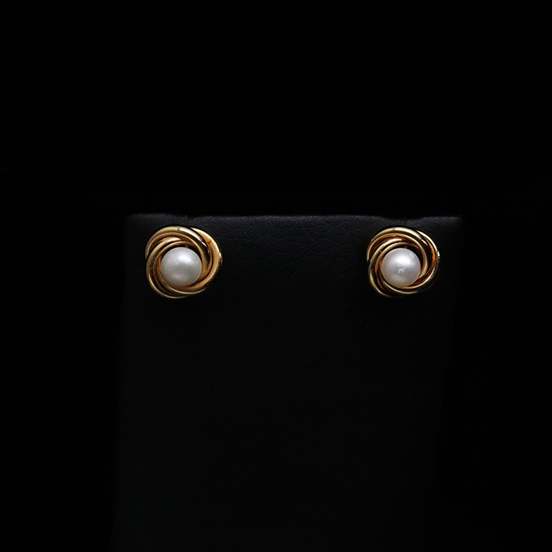 gold earrings with pearl