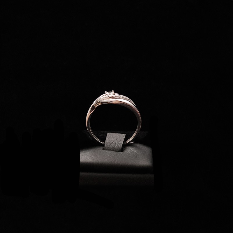 λευκοχρυσο δαχτυλιδι με πετρες ζιργκον