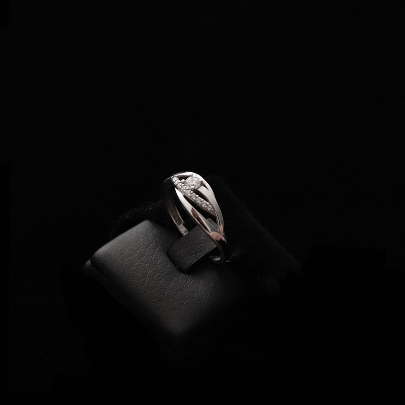 λευκοχρυσο δαχτυλιδι με πετρες ζιργκον