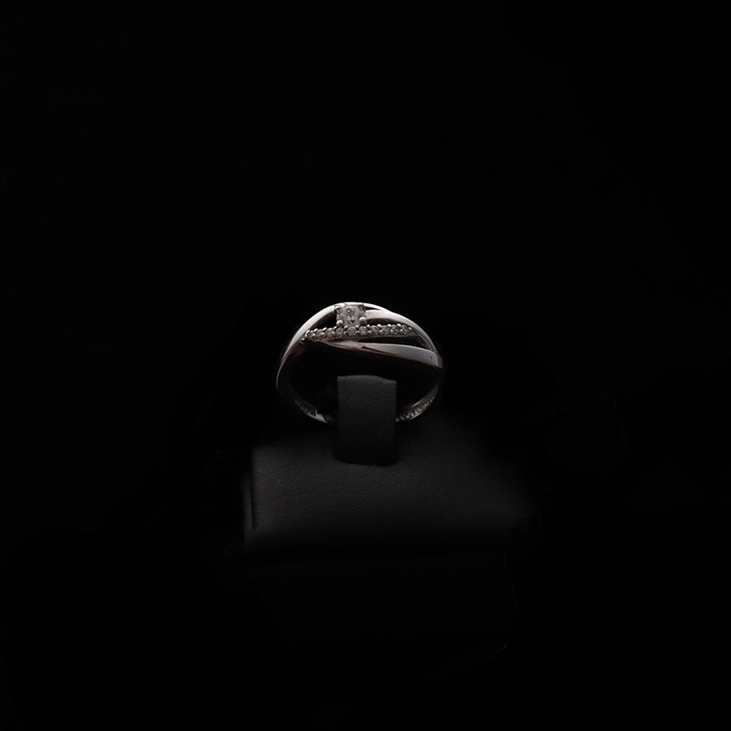 λευκοχρυσο δαχτυλιδι με πετρες ζιργκον