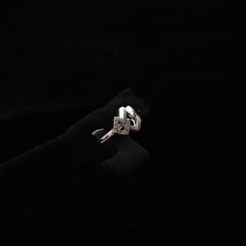 λευκοχρυσο δαχτυλιδι με πετρες ζιργκον