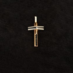 σταυρος σε ατσαλι με μαυρα ζιργκον