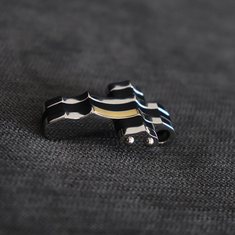 σταυρος ατσάλινος με λευκο και μαυρο ατσαλι