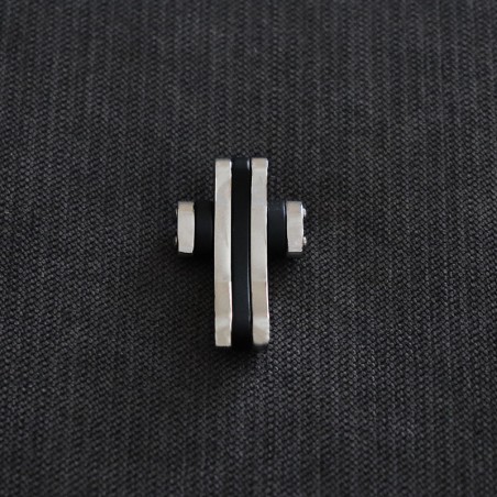 σταυρος ατσάλινος με λευκο και μαυρο ατσαλι