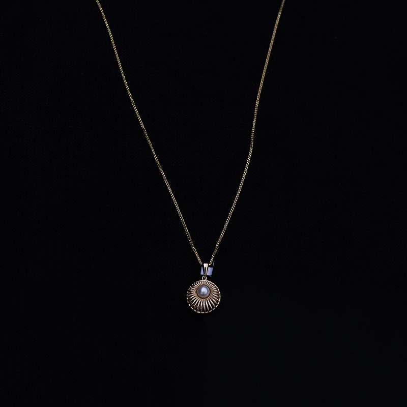necklace with pearl