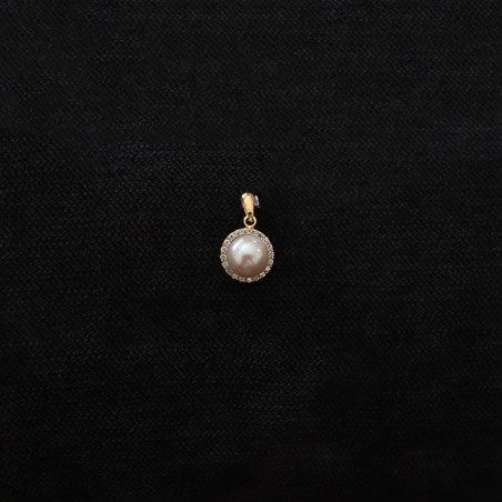 necklace with pearl